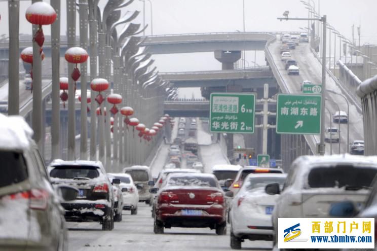 新疆塔城:2025年20%新车应为新能源车(图1) 新疆塔城:2025年20%新车应为新能源车(图1)