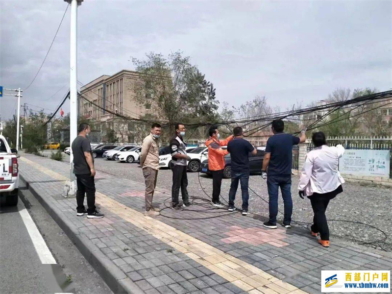 昌吉这里的“蜘蛛网”拆除了!(图1) 昌吉这里的“蜘蛛网”拆除了!(图1)
