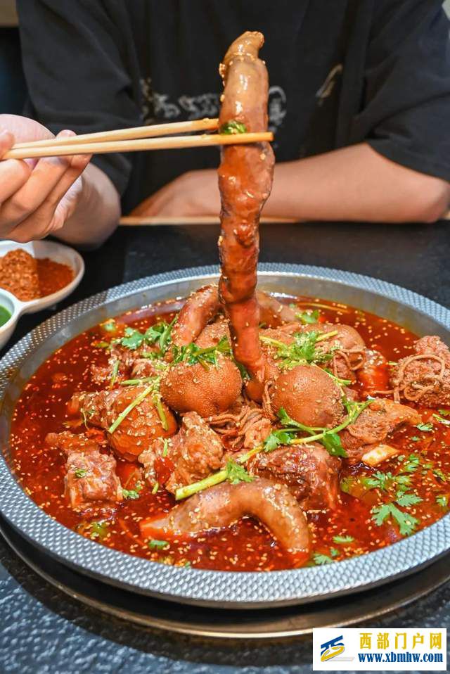 银川这家羊蝎子火锅不能忍,饭点就满座(图1) 银川这家羊蝎子火锅不能忍,饭点就满座(图1)
