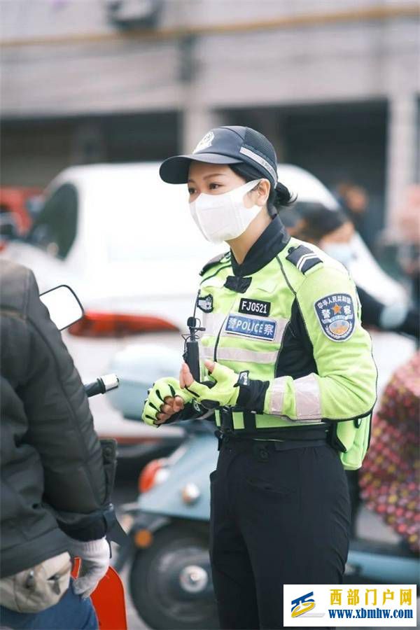 乐游广安交警相伴广安交警开启“柔性执法”模式(图2) 乐游广安交警相伴广安交警开启“柔性执法”模式(图2)
