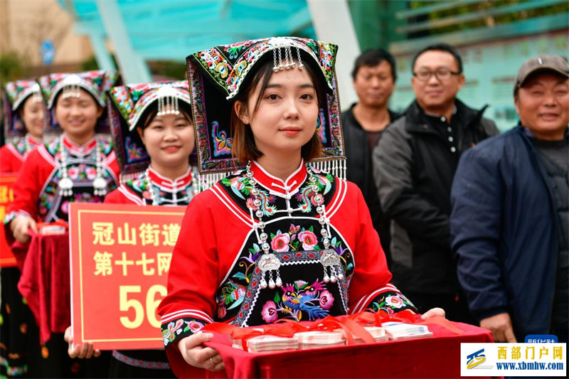 贵州龙里:易地扶贫搬迁群众喜分红(图3) 贵州龙里:易地扶贫搬迁群众喜分红(图3)