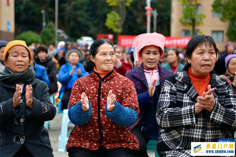 贵州龙里:易地扶贫搬迁群众喜分红(图5) 贵州龙里:易地扶贫搬迁群众喜分红(图5)