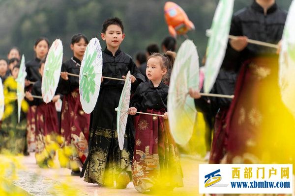 春花盛事,震撼巴山 | 2024最美油菜花海汉中旅游文化节镇巴分会场活动隆重举行(图11) 春花盛事,震撼巴山 | 2024最美油菜花海汉中旅游文化节镇巴分会场活动隆重举行(图11)