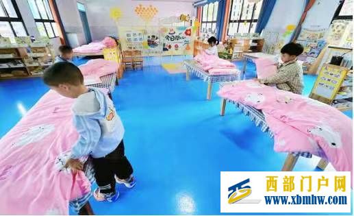 刀坝镇中心幼儿园“五一”自理能力比赛活动(图3) 微信图片_20240508161754.jpg