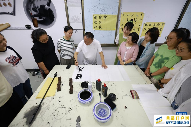 贵阳:“青年夜校”受欢迎(图8) 贵阳:“青年夜校”受欢迎(图8)