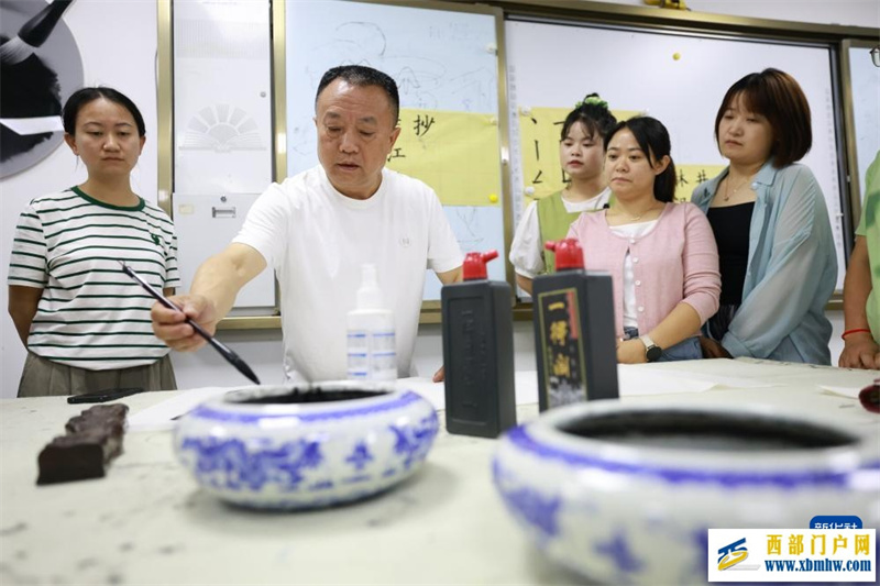 贵阳:“青年夜校”受欢迎(图9) 贵阳:“青年夜校”受欢迎(图9)