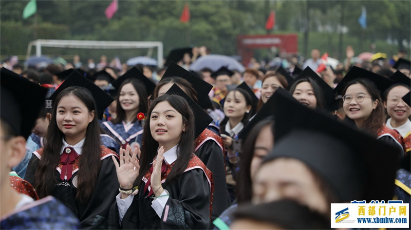 贵州大学2024届毕业典礼举行(图3) 贵州大学2024届毕业典礼举行(图3)