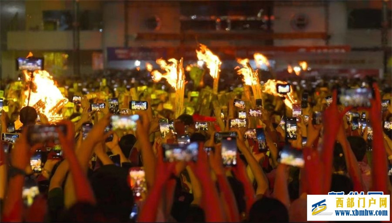 以火为名!在云南楚雄共赴一场“火”的盛会(图4) 以火为名!在云南楚雄共赴一场“火”的盛会(图4)