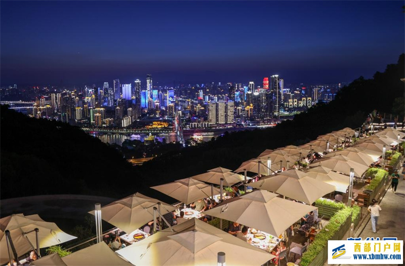重庆“夜经济”充满“松弛感”(图3) 重庆“夜经济”充满“松弛感”(图3)