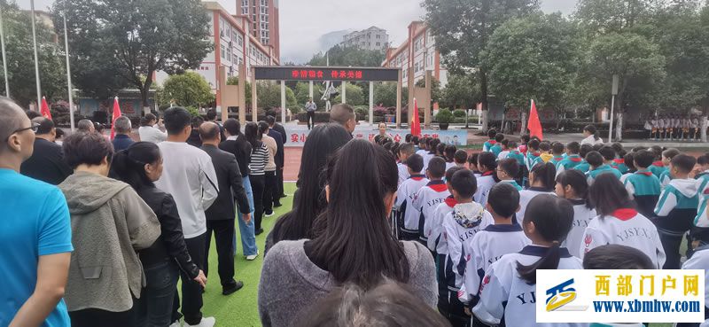 印江县实验小学开展“珍惜粮食 传承美德”的主题教育活动(图1) 图片1 (1).jpg