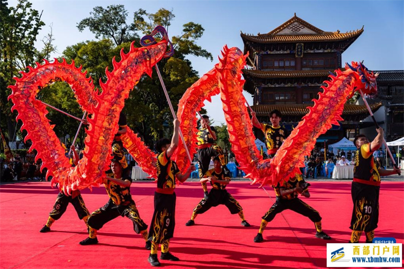 龙舞春城 情谊相连——马来西亚舞龙队的中国之旅(图9) 龙舞春城 情谊相连——马来西亚舞龙队的中国之旅(图9)