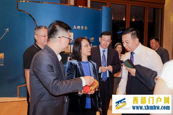 中华酒绽放企业家博鳌论坛 共谋合作发展新篇章(图3) 16c61c922142c90fadb92189bdb0a6f6_20241209f04fb3a6d1fc4aaaae6a705d8838c25e_202412098fd9aee3ef7f4f8cb9b93eb7e4374cf3.png