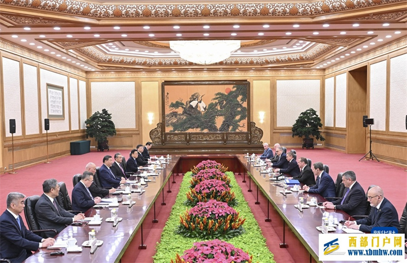 习近平会见俄罗斯统一俄罗斯党主席梅德韦杰夫(图2) 习近平会见俄罗斯统一俄罗斯党主席梅德韦杰夫(图2)