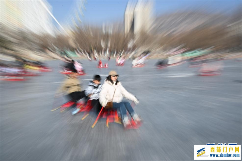 青海西宁:乐享冰趣 欢度周末(图4) 青海西宁:乐享冰趣 欢度周末(图4)