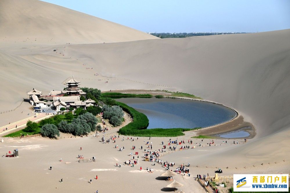 月牙丰满!中国“沙漠第一泉”迎水深水域20余年最大值(图2) 月牙丰满!中国“沙漠第一泉”迎水深水域20余年最大值(图2)