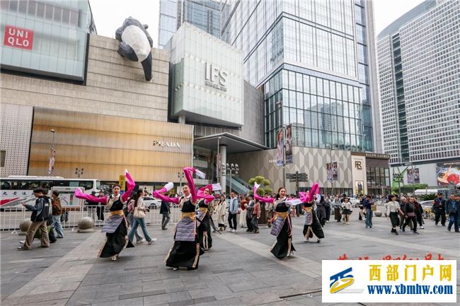 “藏东行·遇见红色昌都”2025昌都文旅系列推介活动于成都圆满收官,藏蜀携手共谱文旅协作新篇(图2) “藏东行·遇见红色昌都”2025昌都文旅系列推介活动于成都圆满收官,藏蜀携手共谱文旅协作新篇(图2)