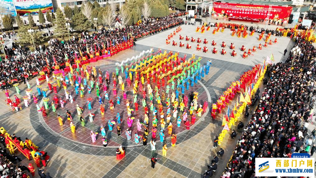甘肃多地社火闹新春(图1)
