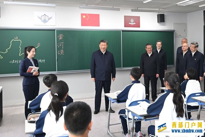 习近平在河北雄安新区考察(图6) 习近平在河北雄安新区考察(图6)